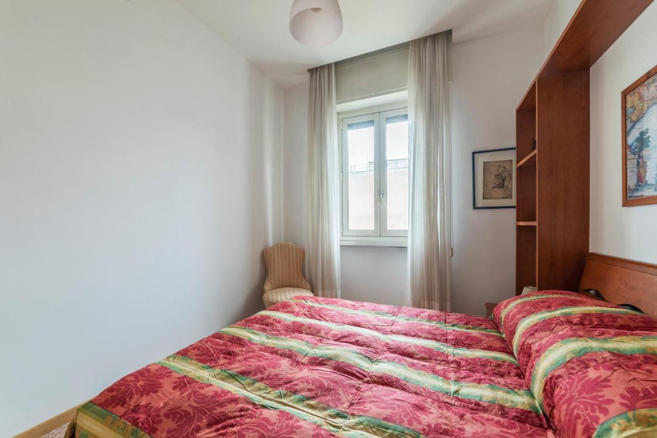 Sunny Apartment Piramide โรม ภายนอก รูปภาพ