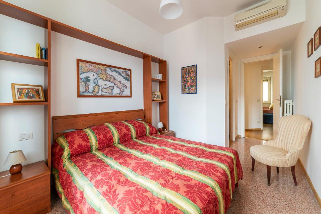 Sunny Apartment Piramide โรม ภายนอก รูปภาพ